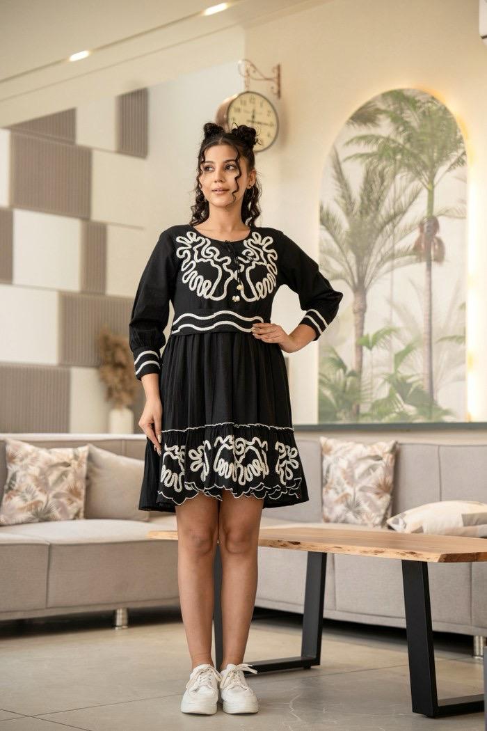 Exquisite Black Floral Embroidered Dress